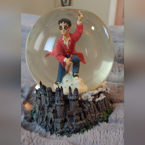 ENESCO RETIRED Harry Potter Quidditch Water Ball/Snow Globe - Picture 6 of 12